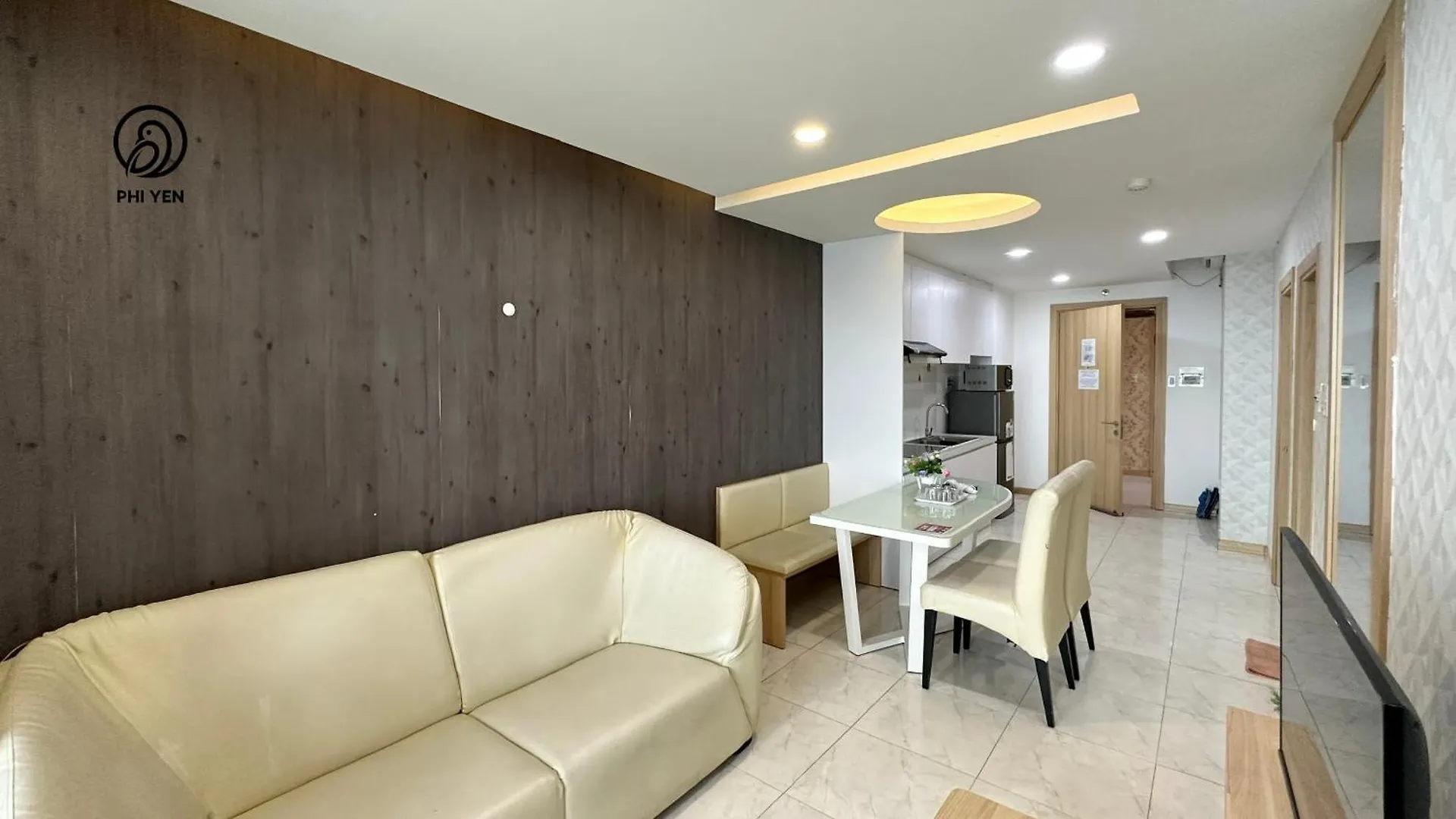Phi Yen 60 Tran Phu Apartment 나트랑