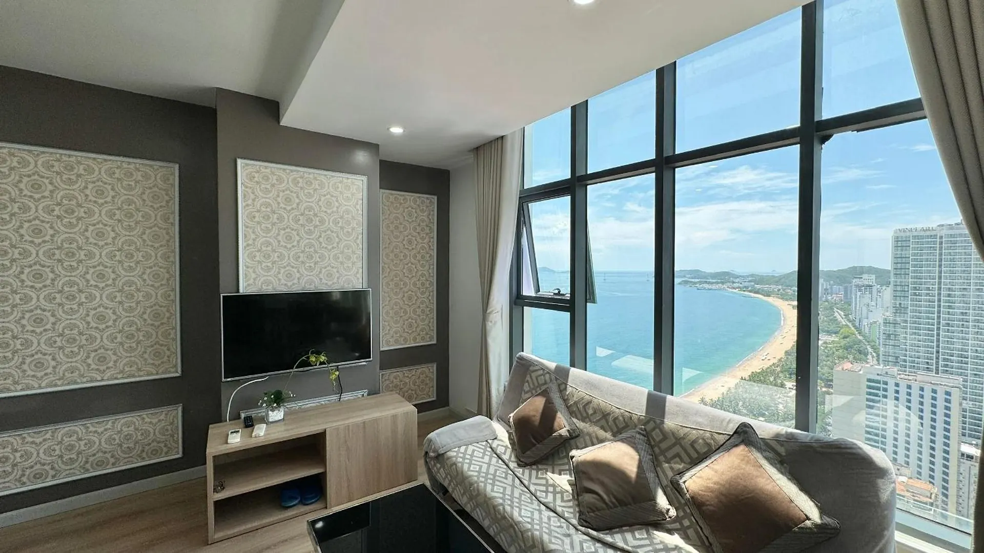 Phi Yen 60 Tran Phu Apartment 나트랑