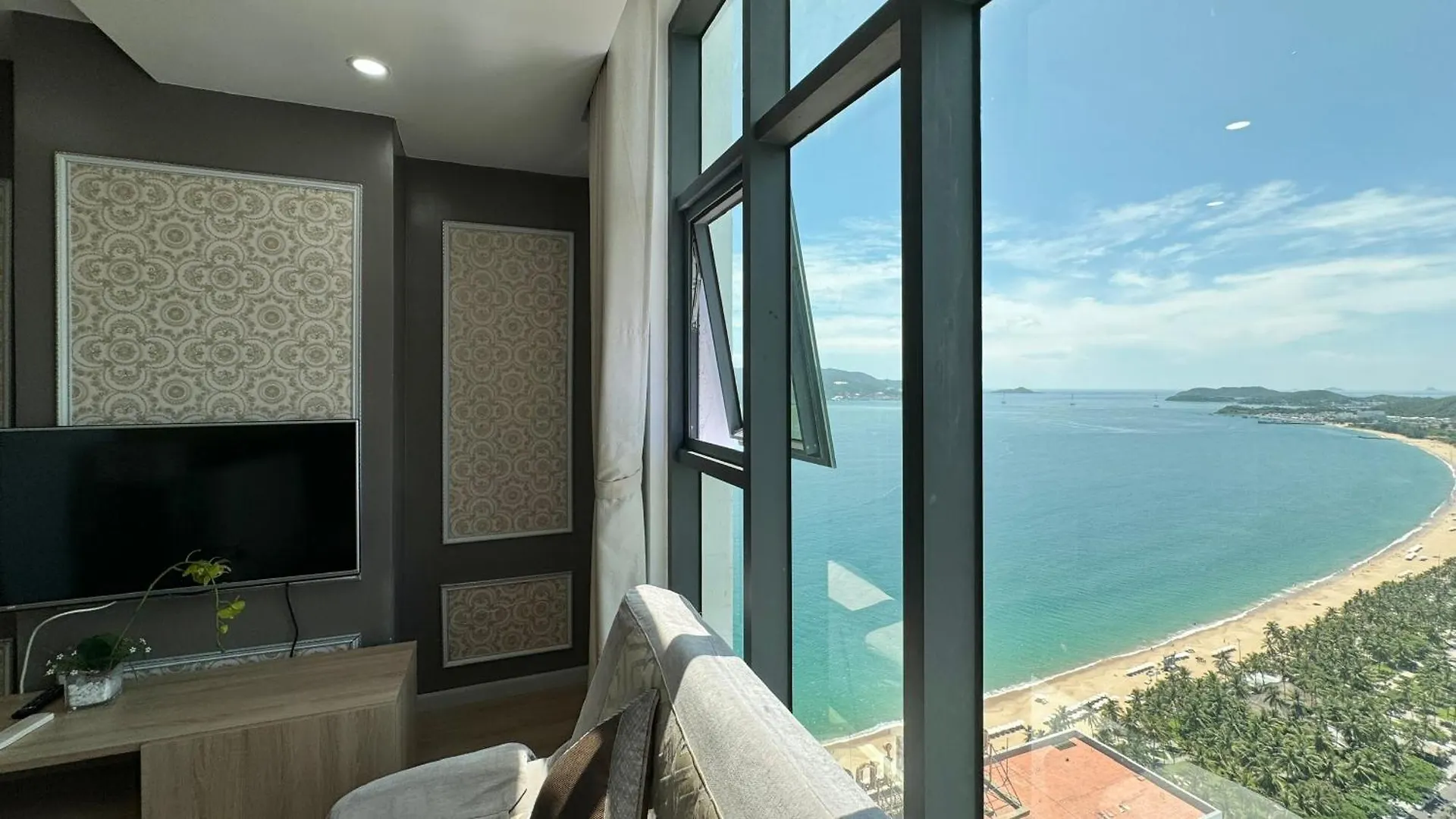 Phi Yen 60 Tran Phu Apartment 나트랑