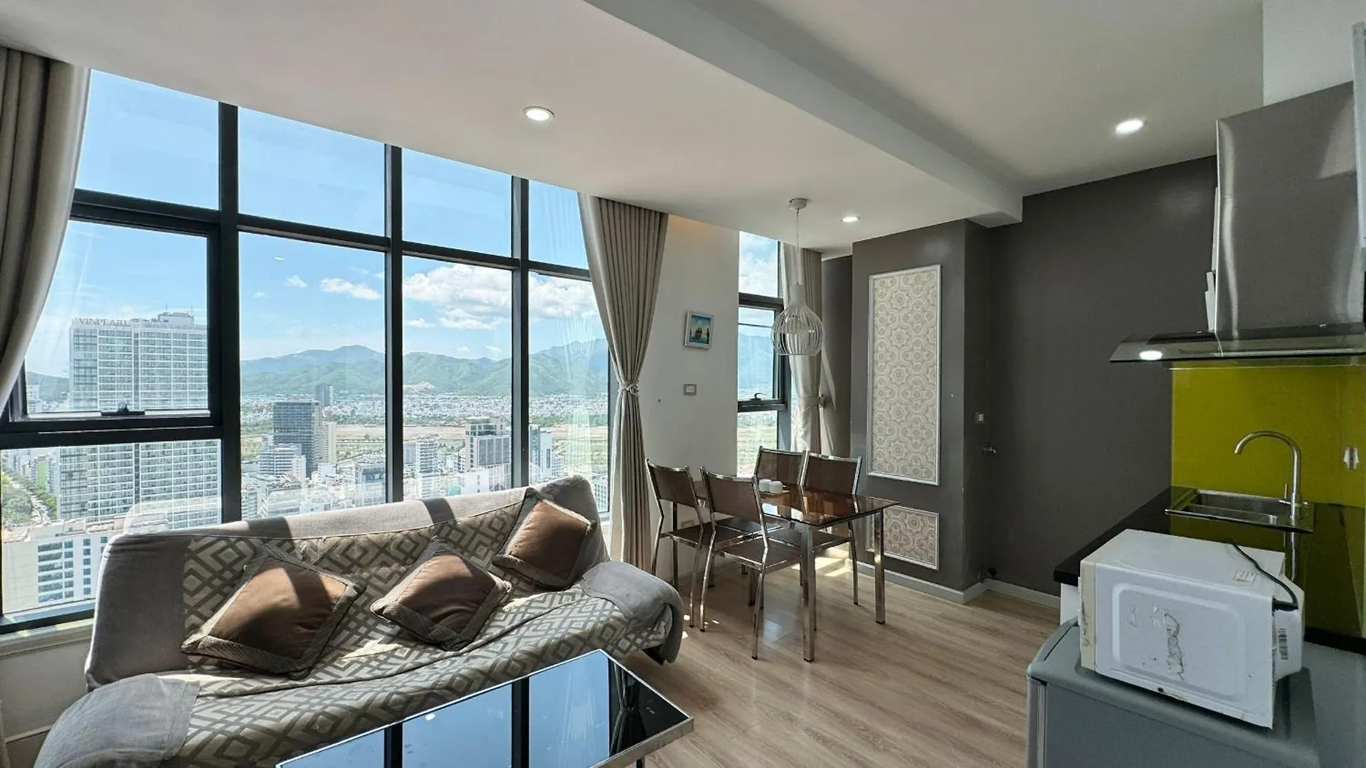Phi Yen 60 Tran Phu Apartment 나트랑 0*,